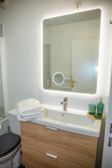 Grand 2 Pieces Balcon Parking Porte Paris Aubervilliers Buitenkant foto