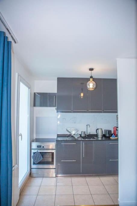 Grand 2 Pieces Balcon Parking Porte Paris Aubervilliers Buitenkant foto