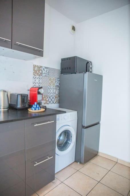 Grand 2 Pieces Balcon Parking Porte Paris Aubervilliers Buitenkant foto